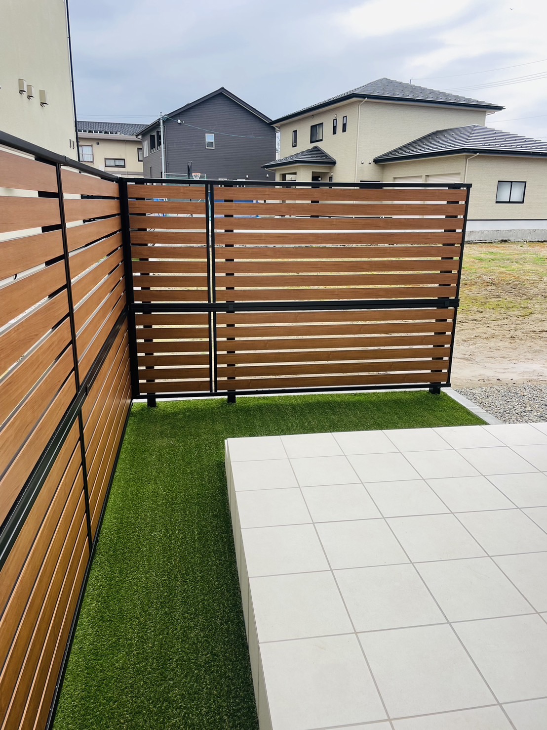 【フェンス】YKK AP　ルシアスフェンス（片面木目調タイプ）